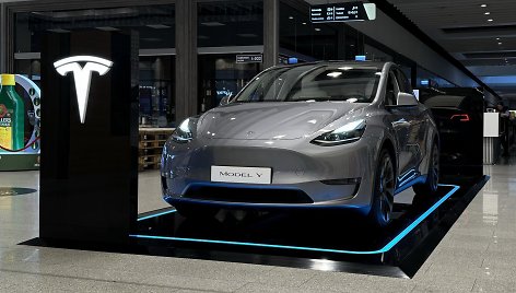 „Tesla“ parduotuvė Vilniuje, „Akropolyje“