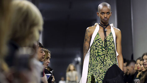 &bdquo;Mugler&ldquo; kolekcijos modelis