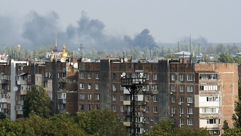 Juodi dūmai kyla vir&scaron; Donecko oro uosto