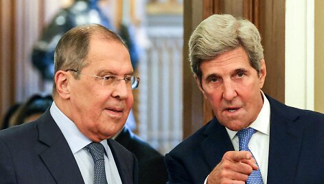 Sergejus Lavrovas ir Johnas Kerry