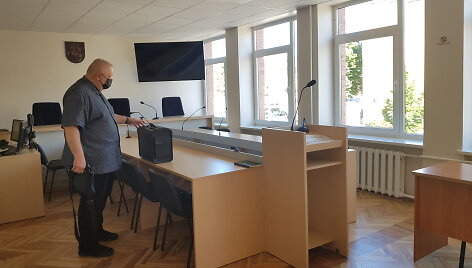 Bylą kuruoja prokuroras Jurijus Petuchovas