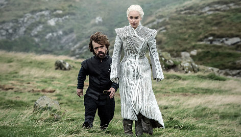 Emilia Clarke ir Peteris Dinklage'as seriale „Sostų karai“