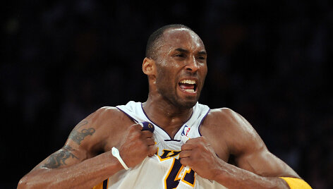 Kobe Bryantas po lemiamo metimo į &bdquo;Trail Blazers&ldquo; krep&scaron;į 2011 metų kovą