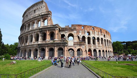 Romoje sulaikyti netikri „gladiatoriai“, kurie galimai iš turistų viliojo pinigus