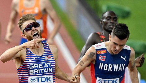 Jakobas Ingebrigtsenas ir Joshas Kerras (kairėje) grūmėsi 1500 m bėgimo finiše. Laimėjo škotas J.Kerras.