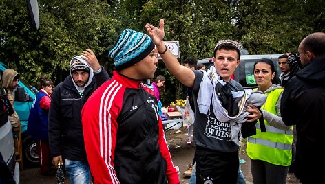 Migrantai Serbijos - Kroatijos pasienyje