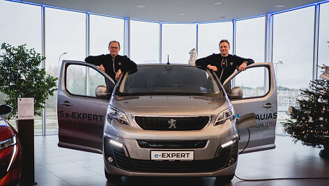 V.Miliaus ir A.Bubino kelionė elektriniu &bdquo;Peugeot e-Expert&ldquo; pas kalėdų senelį