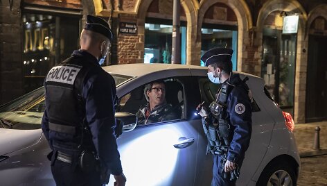 Paryžiaus vakarai po komendanto valandos