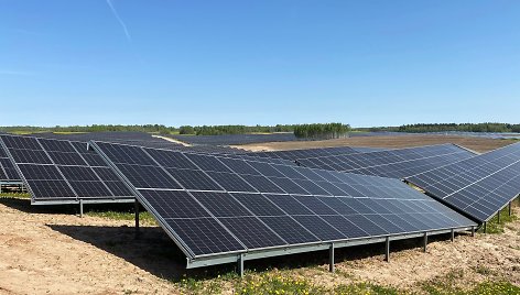 Molėtuose atidarytas didžiausias Lietuvoje saulės energijos parkas