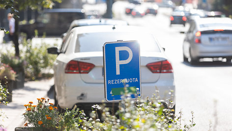 Rezervuotos automobilių stovėjimo vietos