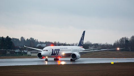 Vilniuje nusileido „Boeing“ atskridęs tiesiai iš Japonijos