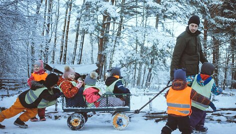 Likimas britą Peterį Bailey atvedė į Lietuvą, kur jis dirba Giruliuose esančiame lauko darželyje.