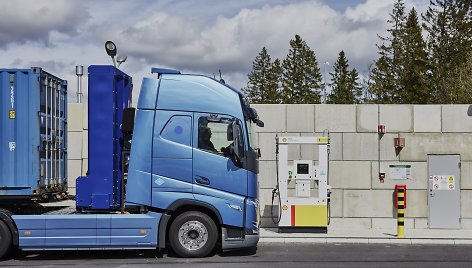 „Volvo Trucks“ pradės kuro elementais varomų sunkvežimių bandymus 