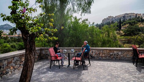 Graikijoje duris atvėrė kavinės ir restoranai su lauko terasomis