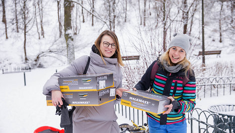 Akimirka iš „Walkmaxx“ batų dalinimo akcijos