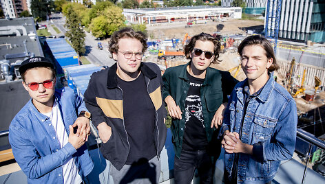 15min studijoje  &ndash; grupė i&scaron; Latvijos &bdquo;Carnival Youth&ldquo;