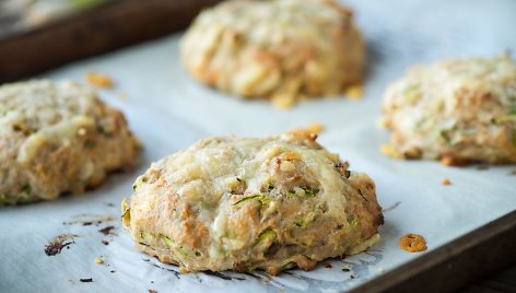 Pyragėliai „scones“ su cukinijomis