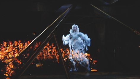 Kate Moss holograma: „Alexander McQueen“ 2006–2007 m. ruduo–žiema