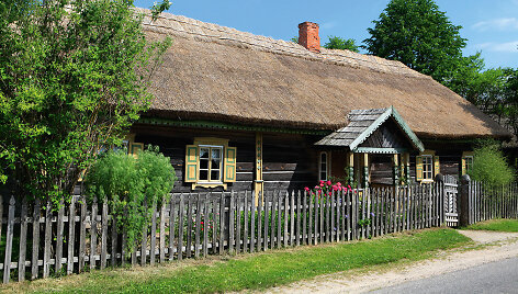 Auk&scaron;taičių pirkia