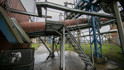 Vilniaus antroji termofikacinė elektrinė. Šiuo vamzdžiu biokuras keliauja į katilinę