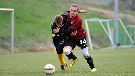  Įspūdingu žygiu LFF taurėje pernai nustebinę &bdquo;Mosti&scaron;kės&ldquo; (raudoni mar&scaron;kinėliai) sėkmingai kovoja Lietuvos V lygos čempionate.