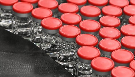 Oksfordo universiteto ir &bdquo;AstraZeneca&ldquo; kuriamos vakcinos dozės