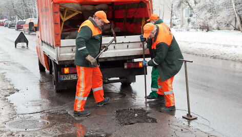 Vilniuje taisomos duobės