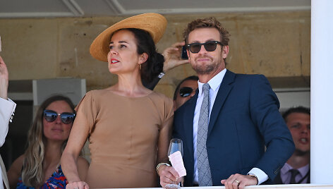 Simonas Bakeris su žmona Rebecca Rigg