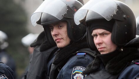 Ukrainos riau&scaron;ių policija prie vyriausybės pastato Donecke