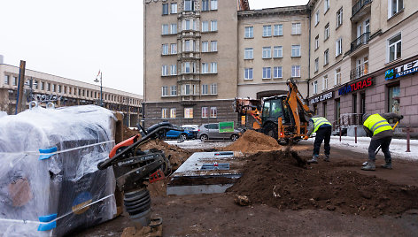 Įrenginėjami požeminiai konteineriai Gedimino pr. 64