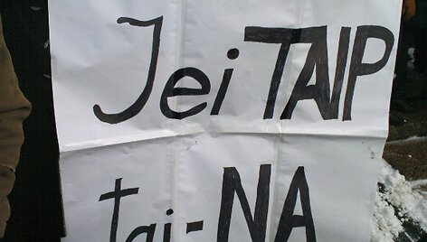 Mitingas ir riau&scaron;ės prie Seimo sausio 16 d., dviprasmi&scaron;kas plakatas