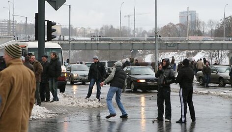 Toyota važiuoja Go&scaron;tauto gatve Seimo link.