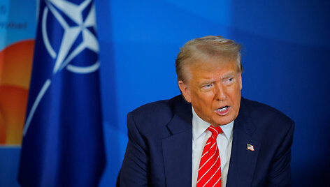 Donaldas Trumpas NATO susitikime Hagoje