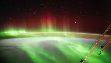 Iš Tarptautinės kosminės stoties pastebėta pašvaistė. Spalio 11 d. geomagnetinė Saulės audra sukėlė auroras, kurios nusidriekė iki pat Niujorko.