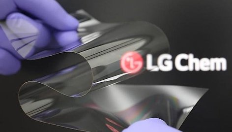 LG naujos technologijos ekranams skirta medžiaga - lanksti ir kieta kaip stiklas