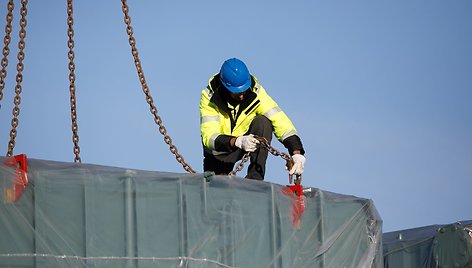 į „Mokslo salą“ atkeliavo 30 tonų sveriančios šalčio mašinos