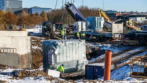 į „Mokslo salą“ atkeliavo 30 tonų sveriančios šalčio mašinos