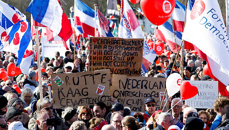 Olandų ūkininkai protestuoja Hagoje. 