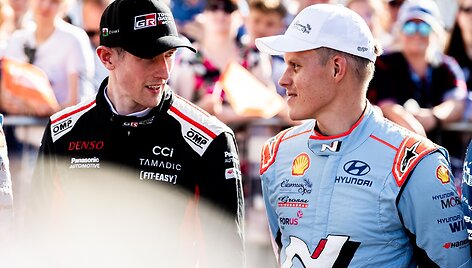 E.Evansas ir O.Tanakas. WRC organizatorių &bdquo;facebook&ldquo; puslapyje patalpinta nuotr.