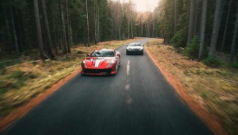 „Ferrari 812 Competizione“ ir „Ferrari 812 GTS“ automobiliai. Blacklist Tallinn nuotr. Unsplash.