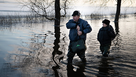 Vietinių gyventojų kelionė iki pagrindinio kelio 