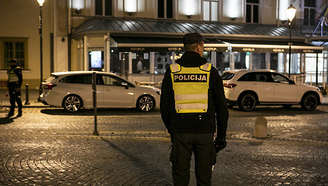 Lietuvos kelių policijos tarnybos pareigūnai tikrino elektrinių paspirtukų vairuotojų blaivumą
