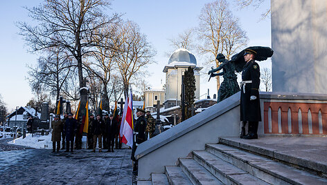 Vainikų padėjimo ceremonija 1863&ndash;1864 m. sukilimo vadams ir sukilėliams atminti Senųjų Rasų kapinių koplyčioje-kolumbariume
