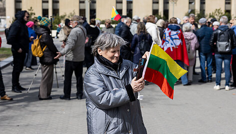 Mitingas &bdquo;I&scaron;saugokime Lietuvos mi&scaron;kus ateities kartoms!&ldquo;