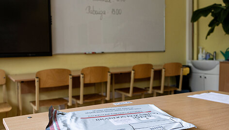 Abiturientai laiko valstybinį matematikos egzaminą