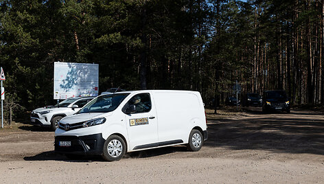 Laidojimo paslaugų automobiliai i&scaron;vyksta i&scaron; nelaimės vietos Pabradėje