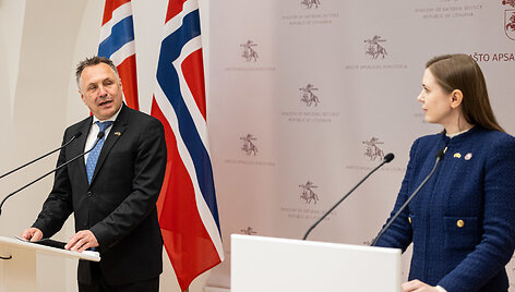 Tore O. Sandvik, Dovilė &Scaron;akalienė
