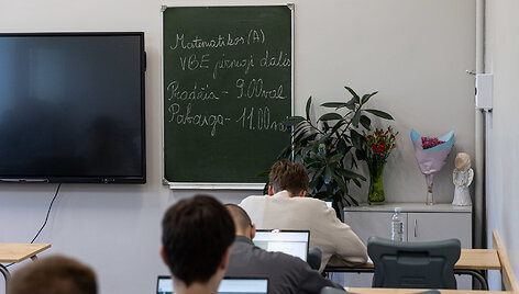 11-okai laiko matematikos egzaminą
