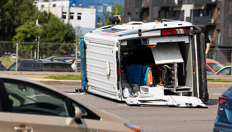 Avarija kurioje nukentėjo greitosios pagalbos automobilis