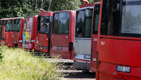 Verkių gatvėje esančiame autobusų parke ap&scaron;audyti 25 autobusai